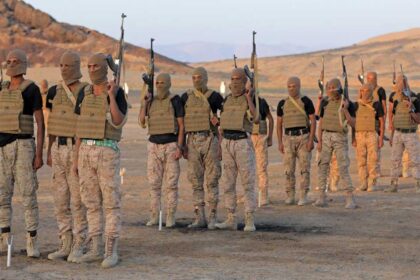 الحوثيون يحشدون قواتهم لمواجهة في مأرب بعد نقلها من الساحل الغربي