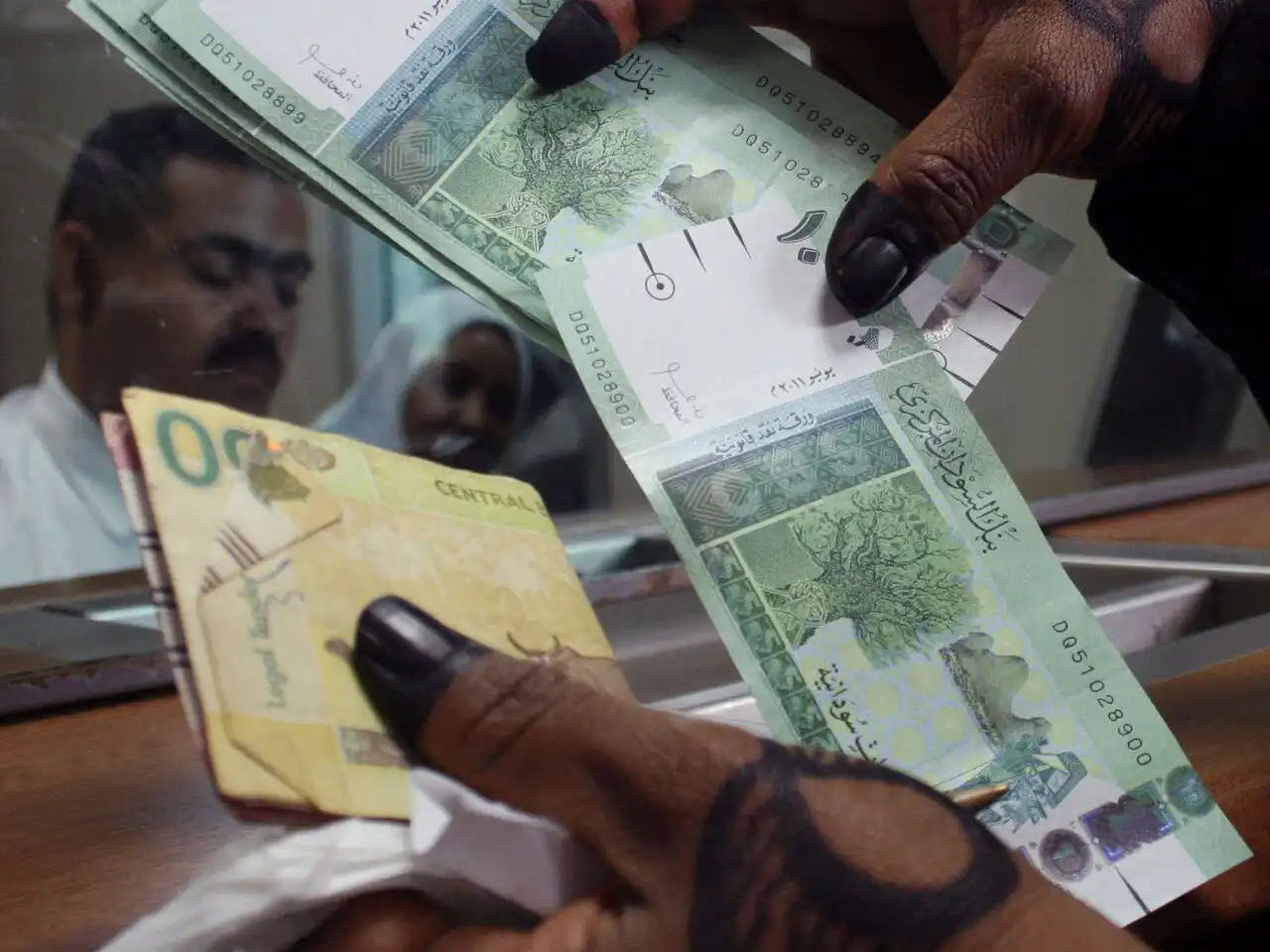 لجنة المعلمين السودانيين تنتقد عدم تنفيذ تعديلات مرتباتهم في الخرطوم.