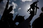 الحوثيون يثبتون رادارات استراتيجية على تلال البحر الأحمر في اليمن