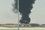 الحوثيون يعلنون استهداف الرياض وينبع بصواريخ وضباب دخان يظهر قرب مطار الرياض