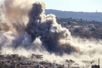 انفجار عبوة ناسفة زرعها حزب الله بآلية جيش إسرائيلي يصيب جنديين بجروح طفيفة في جنوب لبنان