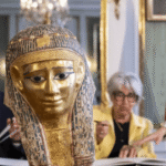 مصر تسترد قناع مومياء أثري مذهوب من سويسرا