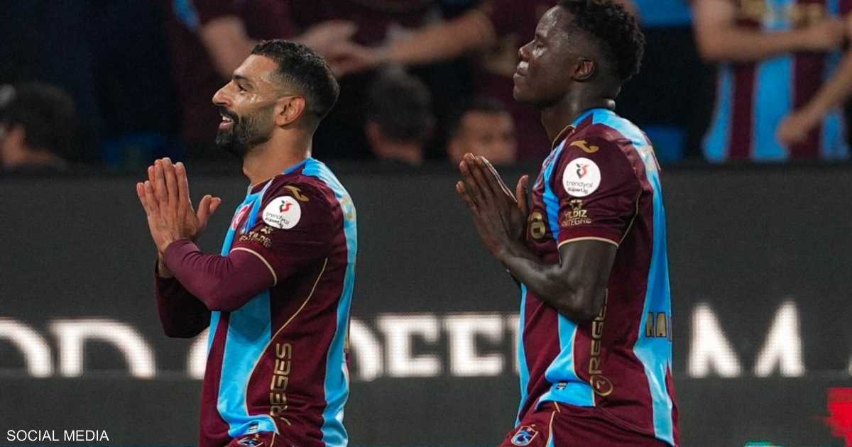 صلاح يحقق ثلاثيته ويرفع رصيده إلى 7 أهداف ليصعد إلى قائمة هدافي الدوري التركي بعد فوز طرابزون سبور على جالطة سراي 3-1.