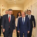 الرئيس المصري ورئيس الاستخبارات الأمريكية يبحثان الأزمة السودانية وتعزيز العلاقات الاستراتيجية.