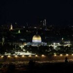نتنياهو يؤكد مجدداً استمرار الاقتحامات للمسجد الأقصى وسط استمرار المواجهات.