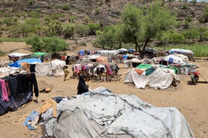 نزوح 23 ألف أسرة جديدة إلى محافظات يمنية منذ بداية سبتمبر الجاري