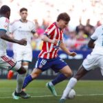 ريال مدريد يخسر أمام أتليتيكو مدريد بهدفين دون رد في لقاء قاتم بملعب سانتياغو برنابيو.