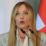 ميلوني تعلن قريبا قانونا لتحديد نسبة الطلاب الأجانب في الفصول وفرض تعلم اللغة الإيطالية و حظر البرقع والنقاب في المدارس