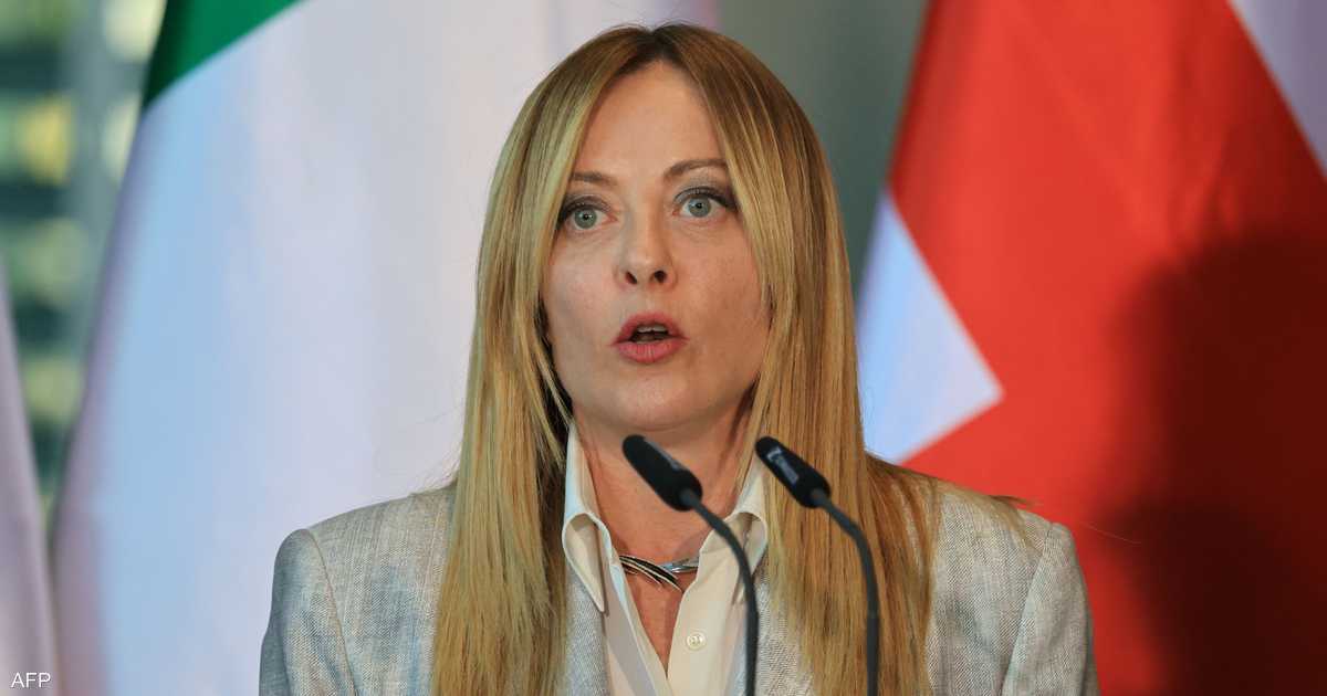 ميلوني تعلن قريبا قانونا لتحديد نسبة الطلاب الأجانب في الفصول وفرض تعلم اللغة الإيطالية و حظر البرقع والنقاب في المدارس