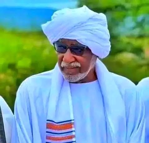 ناظر الرزيقات يحث أبناء القبيلة على السلام وعدم الانخراط في الحرب.