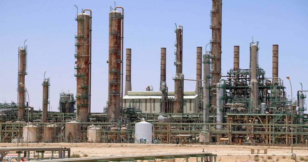 إغلاق خط نقل نفطي يؤدي إلى توقف إنتاج حقل الشرارة الكبير وتأثر مصفاة الزاوية