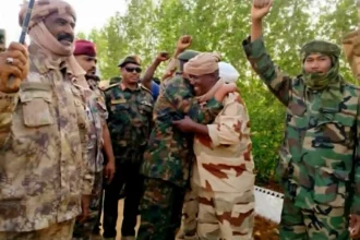 انهيار الجنيه السوداني وارتفاع الأسعار يثيران حالة إحباط كبيرة.