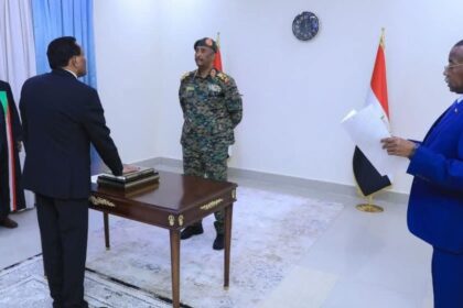 رئيس السودان يثبت الثقة في حكومة كامل إدريس رغم التداول حول تعديلاتها.