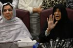 توقيف شقيقات عمران خان وزوجته وأطفالهن في لاهور.