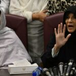 توقيف شقيقات عمران خان وزوجته وأطفالهن في لاهور.