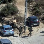 هجوم دهس يصيب جندياً بالضفة وقتل المهاجم برصاص القوات الإسرائيلية.