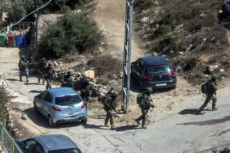 هجوم دهس يصيب جندياً بالضفة وقتل المهاجم برصاص القوات الإسرائيلية.