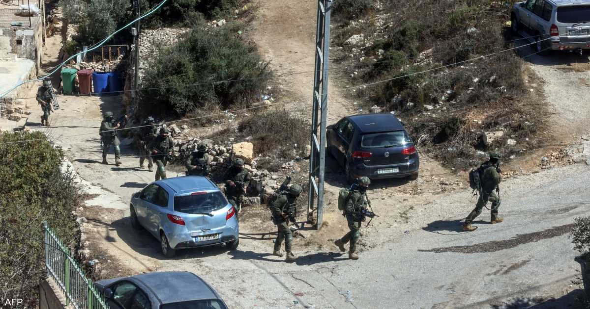 هجوم دهس يصيب جندياً بالضفة وقتل المهاجم برصاص القوات الإسرائيلية.
