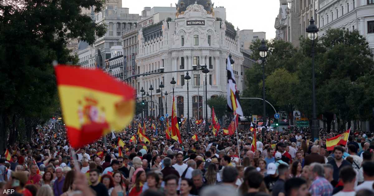 تجمعات ضخمة في مدريد وسبتة مطالبة بإنهاء أزمة الهجرة وعدم الاستسلام للضغط