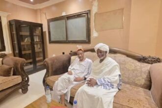 مستشار رئيس الوزراء يستقبل أمين عام الحركة الإسلامية لمناقشة الأوضاع الراهنة والتداعيات الكبرى للحرب