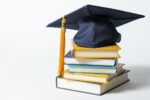 رجل أعمال سوداني يقدم ألف منحة جامعية مجانية للطلاب.