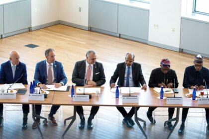 رئيس مفوضية الاتحاد الأفريقي يدعو إلى هدنة إنسانية فورية في السودان.