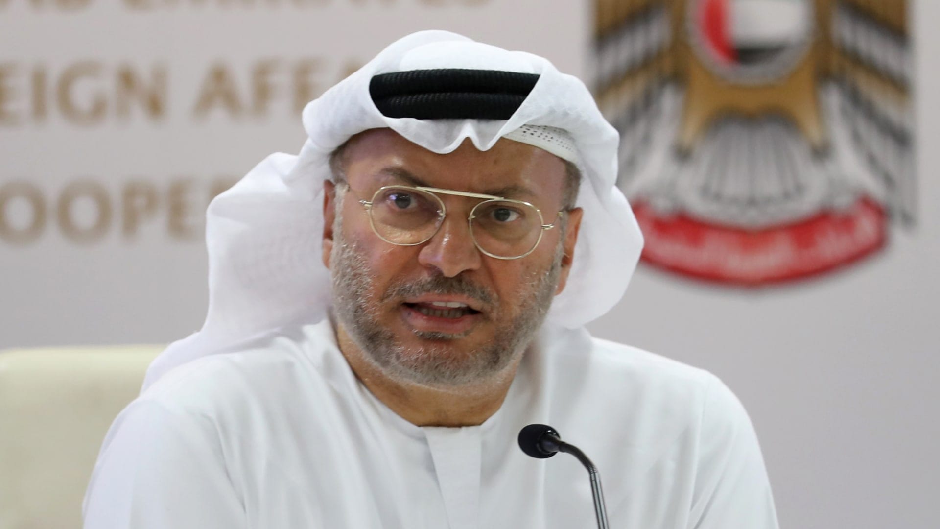 المستشار الدبلوماسي لرئيس دولة الإمارات يدعو إلى وقف إطلاق النار في السودان ويعرض رؤى حول الأزمة الإيرانية والمنطقة.