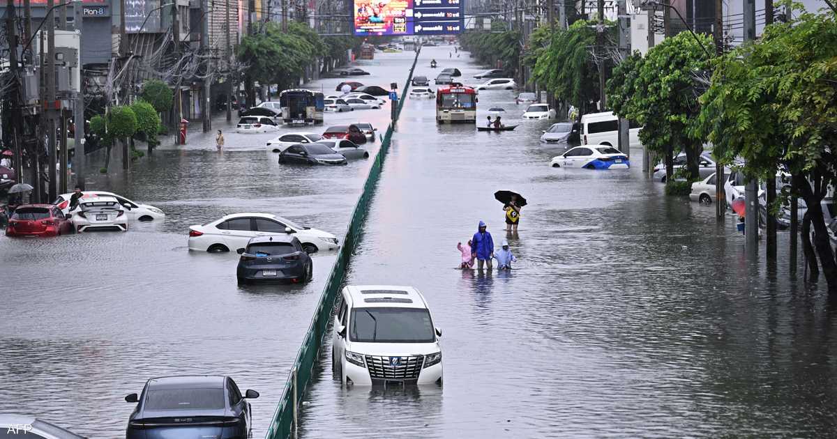 فيضانات تضرر أكثر من 84 ألف شخص في 21 إقليماً بالمنطقة الوسطى وتايلاند تحذر من استمرار الأمطار حتى الأحد