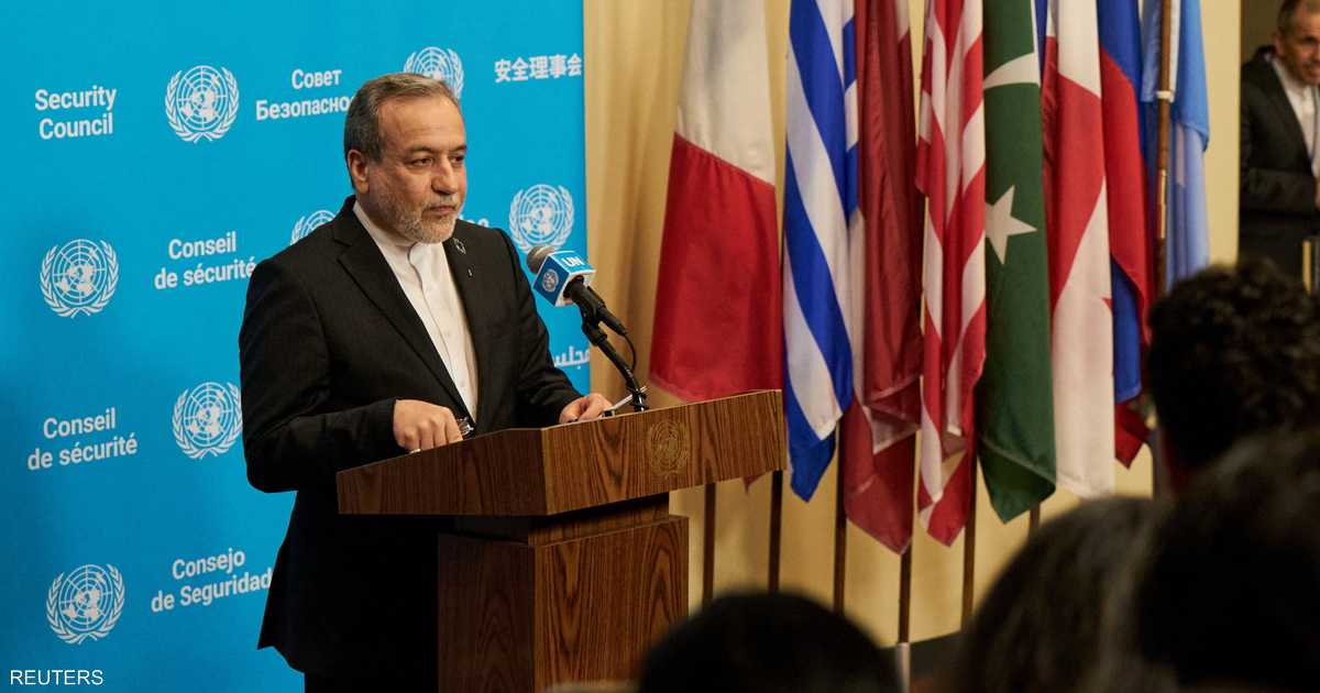 طهران تنتظر وجهات النظر النهائية للبت في فتح مضيق هرمز.