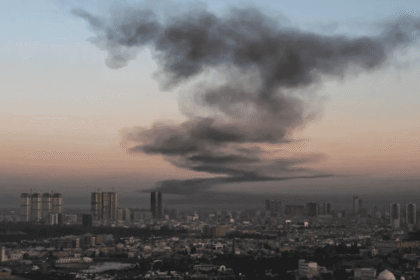 انفجارات قرب مطار أربيل وسط انسحاب قوات التحالف من العراق.