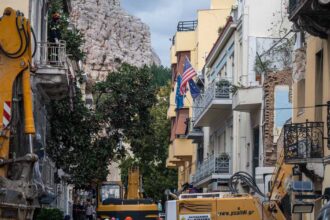 انفجار وسط أثينا يودي بحياة ستة أشخاص بينهم أربعة أميركيين