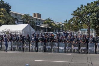 قتل 17 شخصا في هجوم مسلح على حانة و10 آخرين في متجر بجنوب أفريقيا