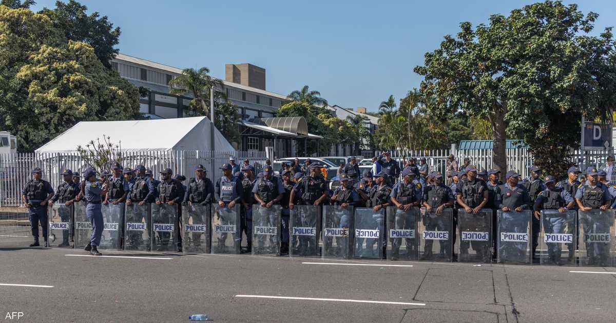 قتل 17 شخصا في هجوم مسلح على حانة و10 آخرين في متجر بجنوب أفريقيا