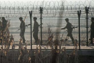 أوكرانيا تثير خلافًا مع كوريا الجنوبية بشأن نقل جنديين كوريين شماليين