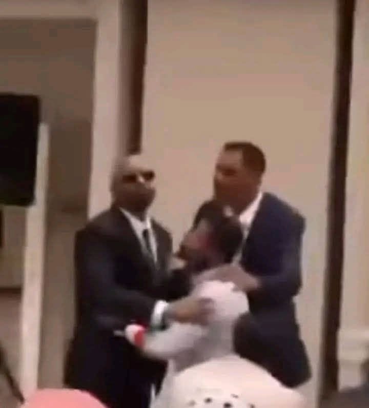 الاعتداء على شاب سوداني بعد انتقاده لدور الإمارات في ندوة واشنطن.