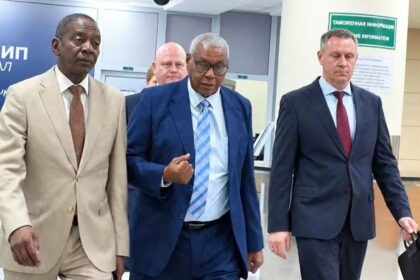 وزير الدفاع السوداني يصل باكو للمشاركة في معرض آديكس وتعزيز التعاون العسكري مع أذربيجان
