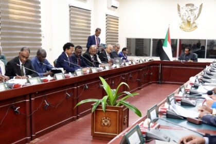 مجلس الوزراء يناقش الوضع الاقتصادي ويجاز مشروع قانون الثروة النفطية