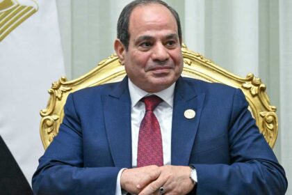 الرئيس المصري يؤكد على القضية الفلسطينية وحل الدولتين وحذير من التهجير المستمر.