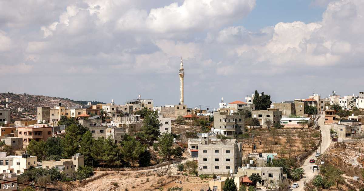 هجوم على قرية فلسطينية بالضفة الغربية واصابة عناصر أمن إسرائيليين
