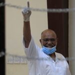 البرهان يؤكد احترام القيادة السابقة للجيش السوداني وسط تدهور صحة البشير