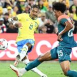 رافينيا يغادر مباراة البرازيل مصاباً قبل الاستئناف مع برشلونة ضد خيتافي