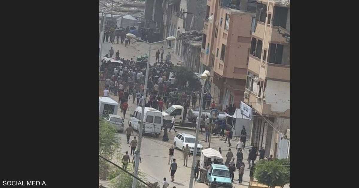غارة إسرائيلية تقتل مدنيين وتصيب آخرين بجروح بغزة على الحافلة التي تقلهم