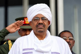 لماذا السماح لعمر البشير بالعلاج في الخارج؟