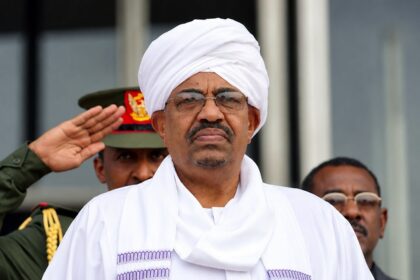 لماذا السماح لعمر البشير بالعلاج في الخارج؟