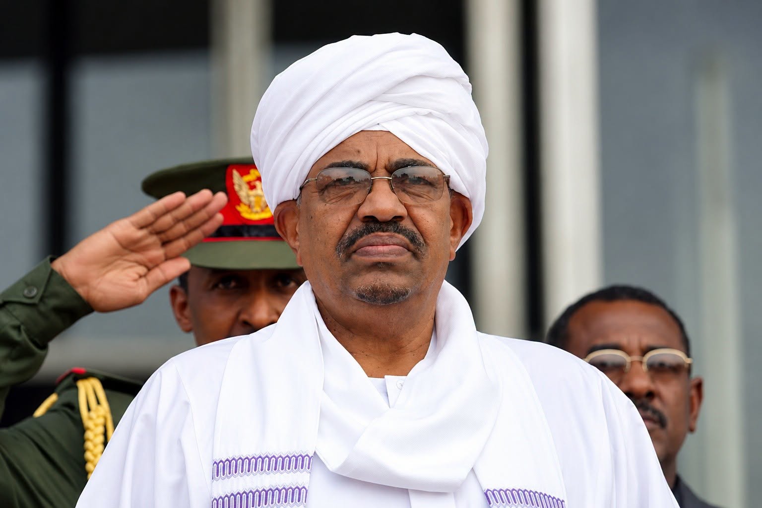 لماذا السماح لعمر البشير بالعلاج في الخارج؟