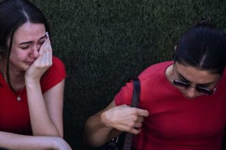 انقلبت عبارة قبالة ساحل شمال قبرص انقلبت كانت تقل 267 شخصاً وسقط فيها 10 قتلى