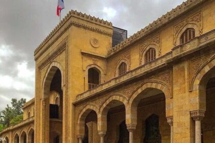 دعوى تعويض أمام باريس تطالب بإيجارات عقارات غير مدفوعة منذ 50 عاماً.