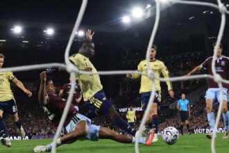 هدف ساكا الوحيد يكفي لأرسنال للفوز على أستون فيلا في الجولة الثانية من الدوري الإنجليزي