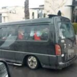 وفاة طفل داخل حافلة نقل أهلية بعد نسيانه من السائقة لمدة 4 ساعات