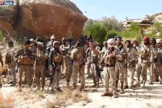 غارات جوية تستهدف مواقع الحوثيين في الكدحة ومقبنة وجبل جبشي بتعز، والقوات الحكومية تستعيد تلةين بعد يوم من سيطرة الحوثيين عليها.